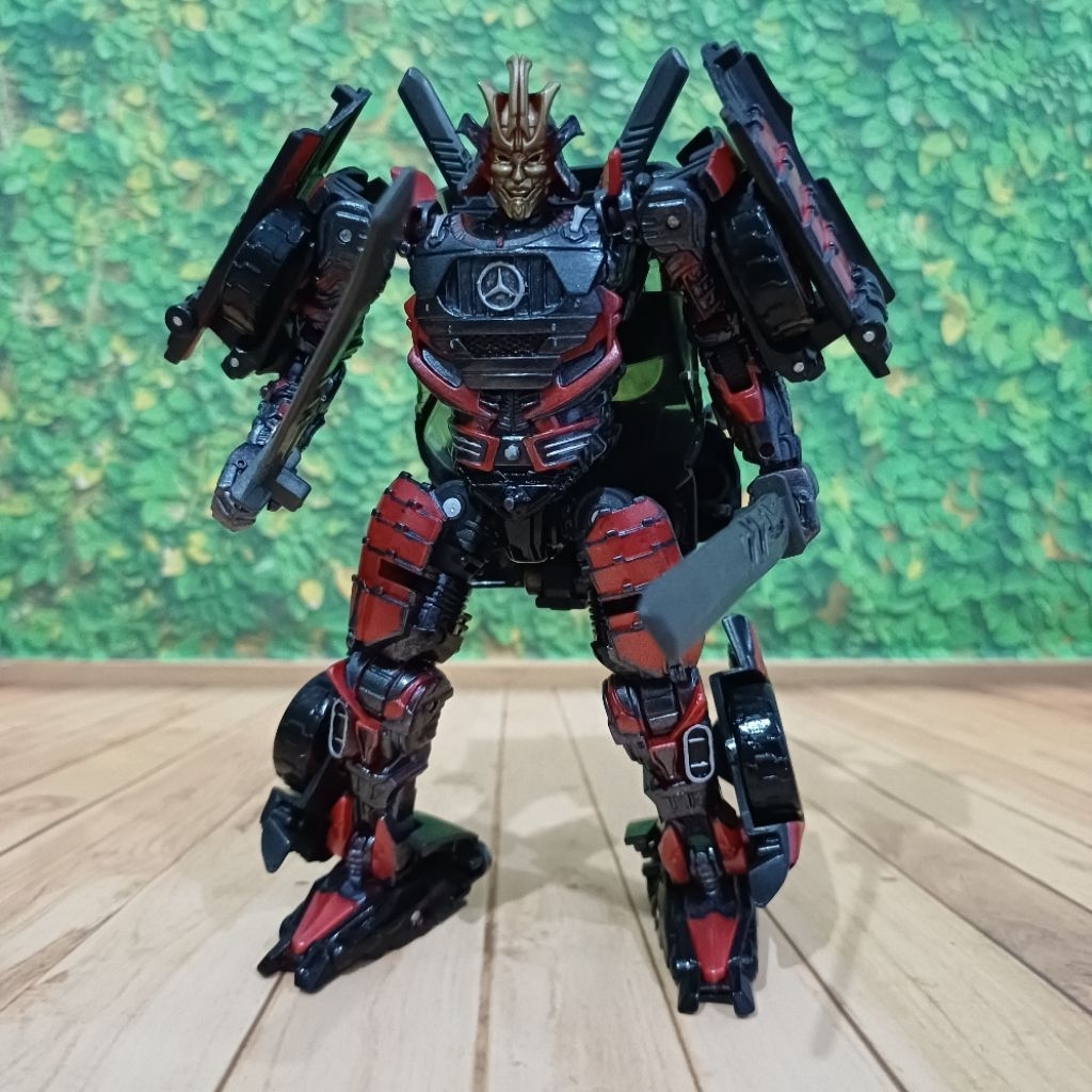 Hasbro Transformers Autobot Drift The Last Knight Premier Edition
