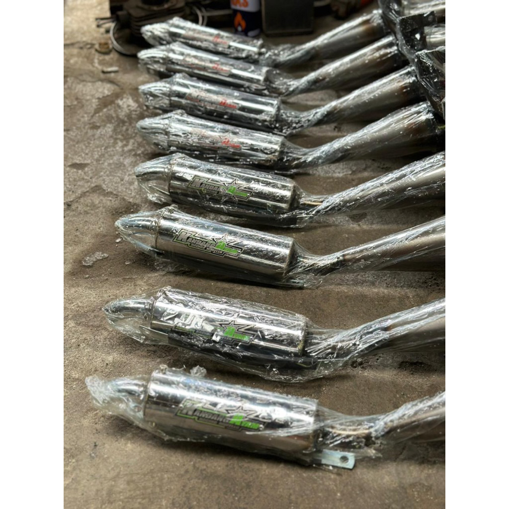 Knalpot racing vespa buang kanan