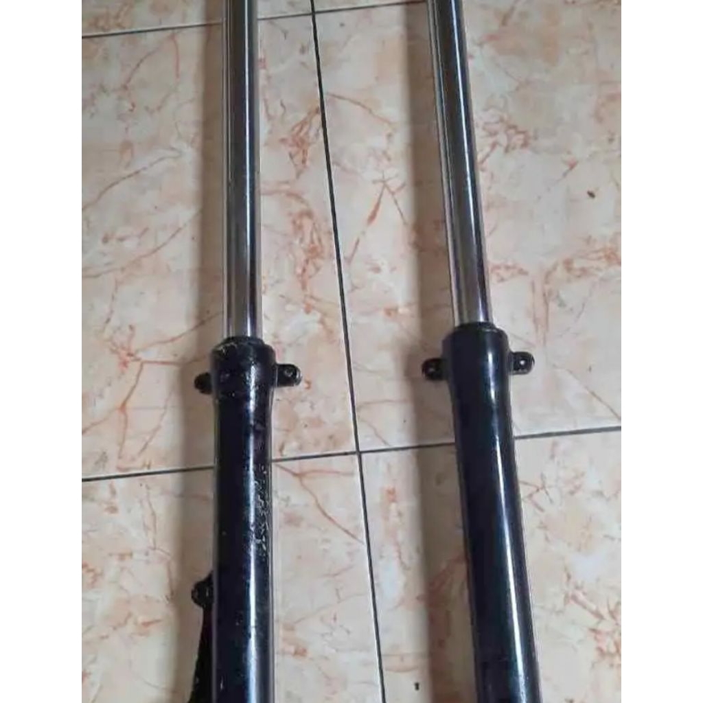 sok shock depan Honda Tiger PNP Mega pro barang asli original copotan masih layak pakai satu set..