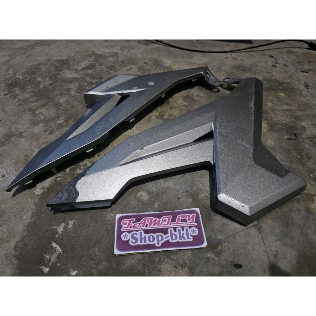 Sambungan Body Belakang MX King Silver Original