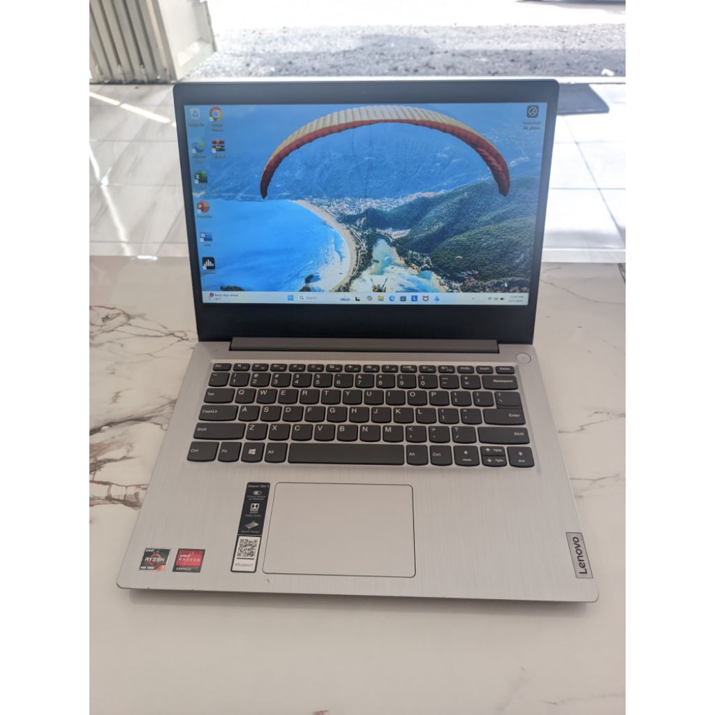 LENOVO IDEAPAD SLIM 3 | RYZEN 3-4300U | RAM 8 GB | SSD 512 GB