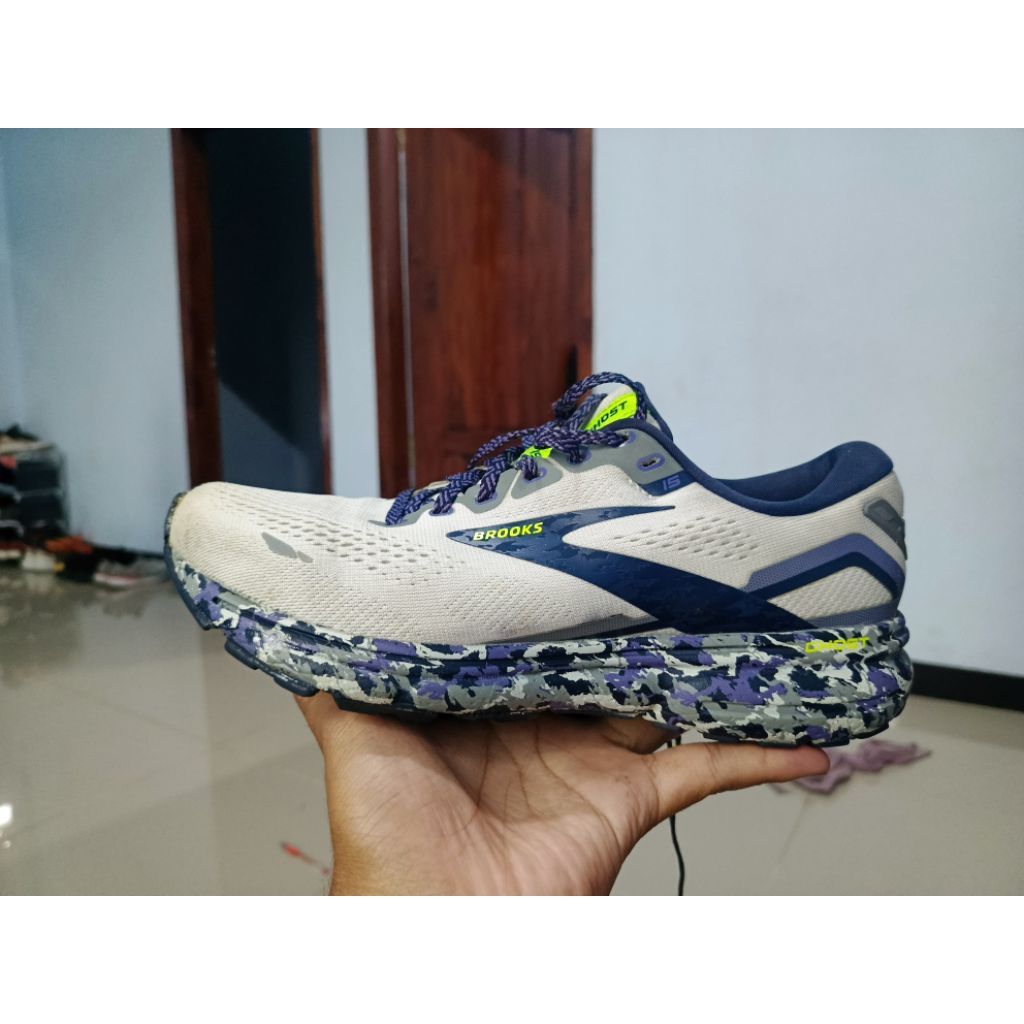 Sepatu Running Brooks