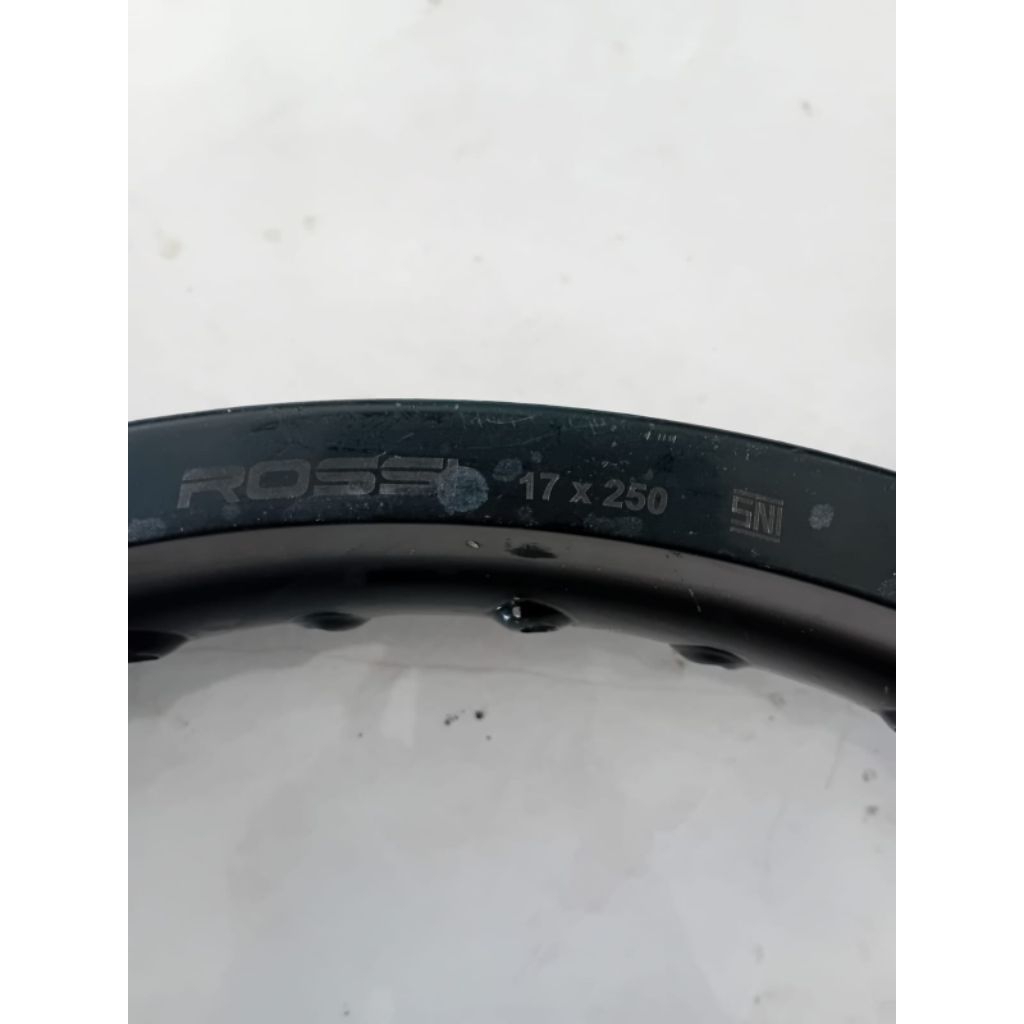 velg pelek v-rossi hitam glossy uk 250 ring 17 bekas
