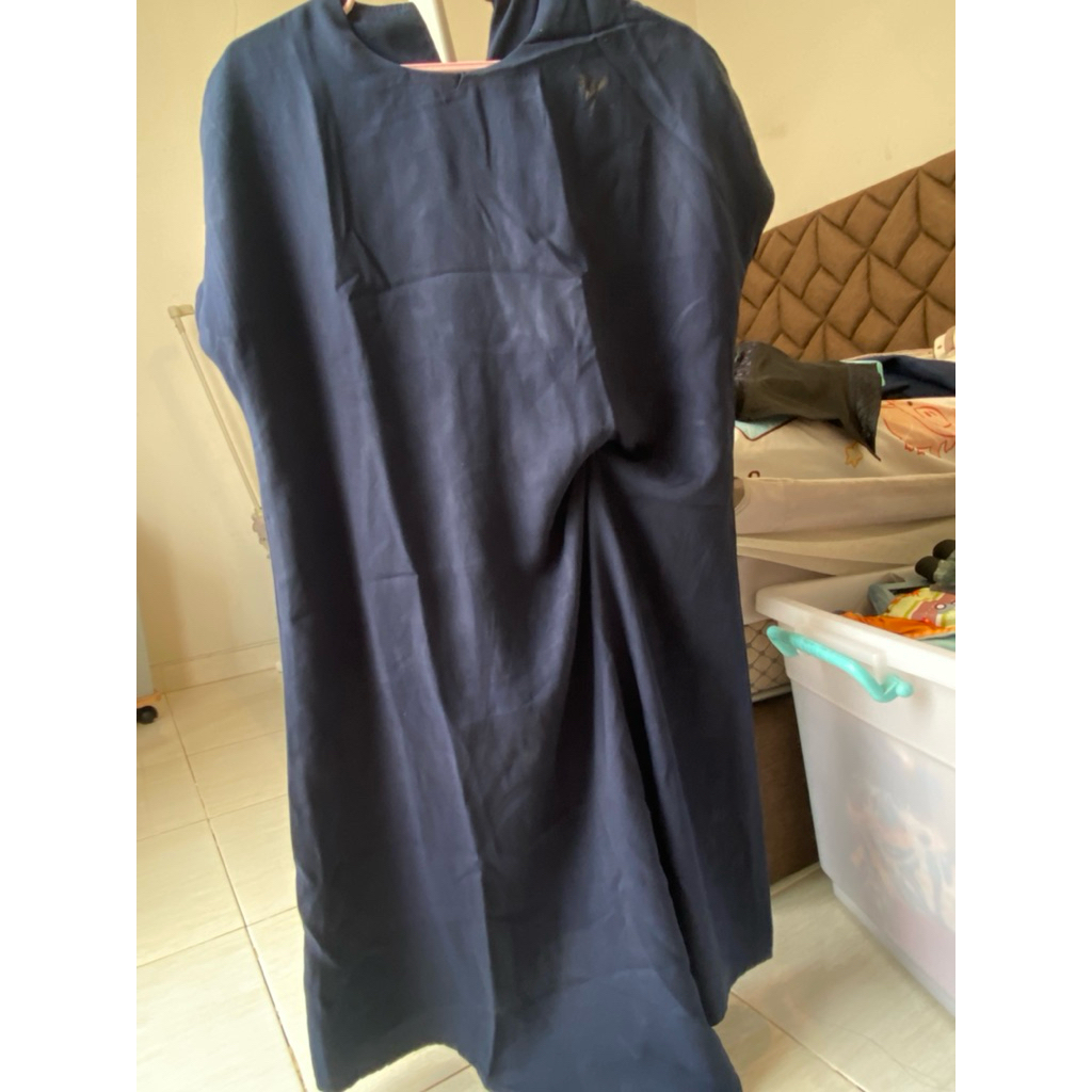 gaun biru dongker