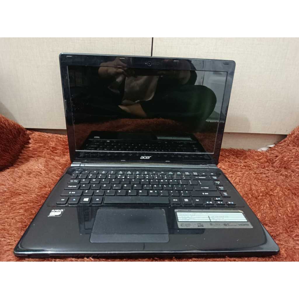 Laptop Acer aspire E1-422 series  Windows 8 pro 32-bit Processor AMD E1-2500 1.4 GHz Ram 2 gb Penyim