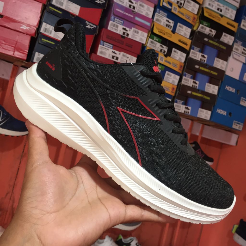 Sepatu Pria Diadora KANKEN Hitam Original Resmi MAP
