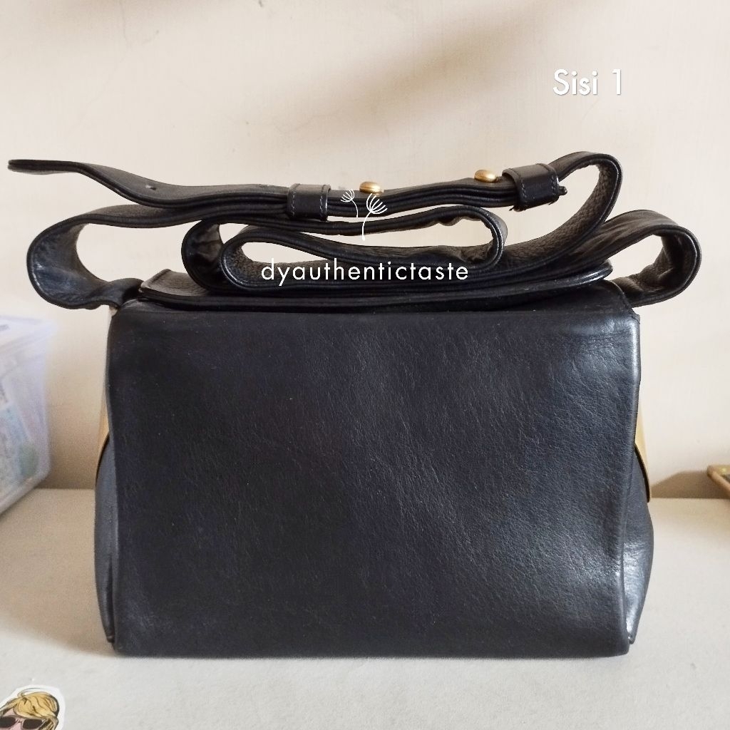 DKNY Vintage Sling Bag VGC Donna Karan New York Vintage Sling Bag Tas Selempang DKNY