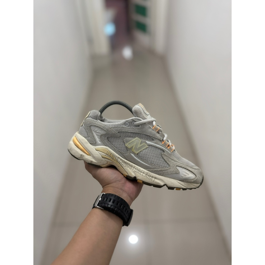 Sepatu second N*w balance 725 Ivory size 38,5 Original