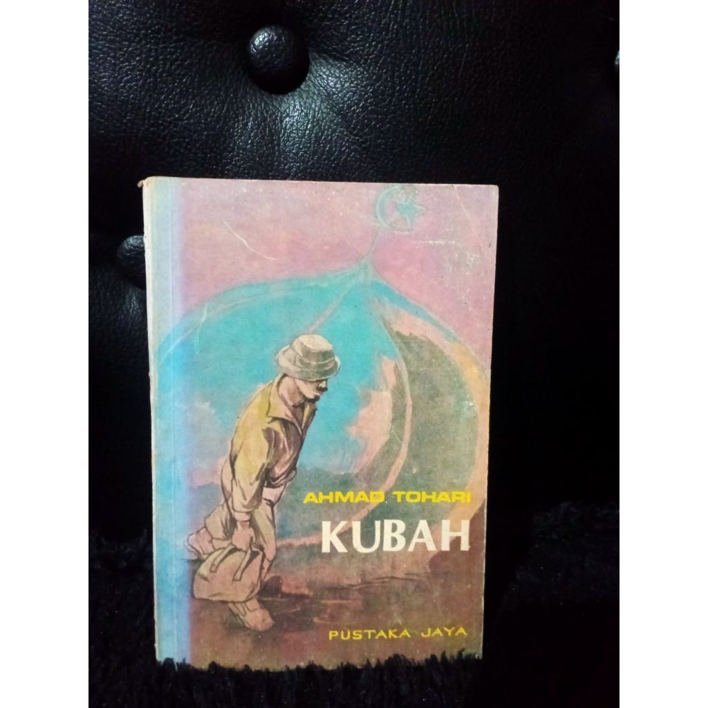 Novel Kubah - Ahmad Tohari