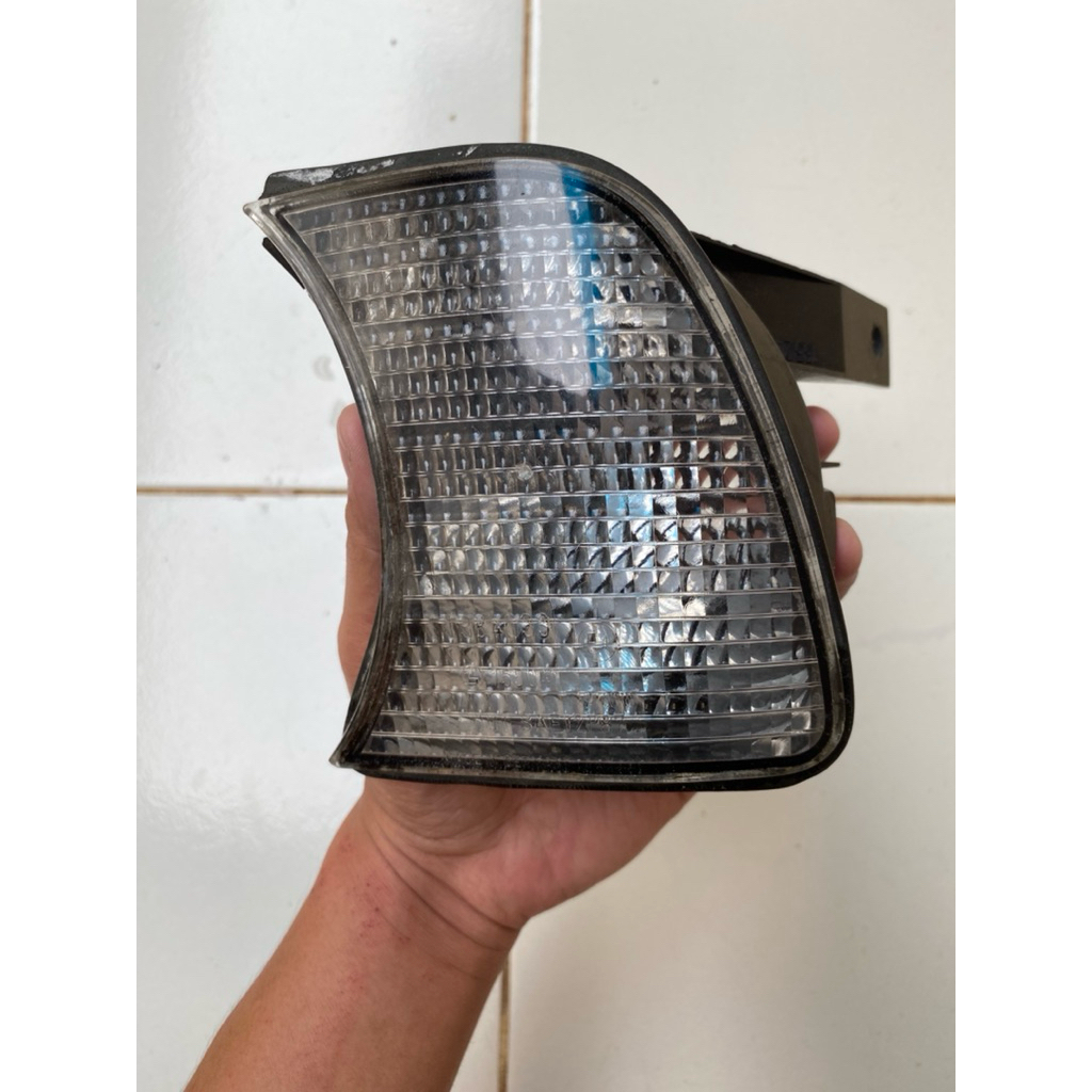Lampu Sein BMW E34 bagian kiri Original Copotan