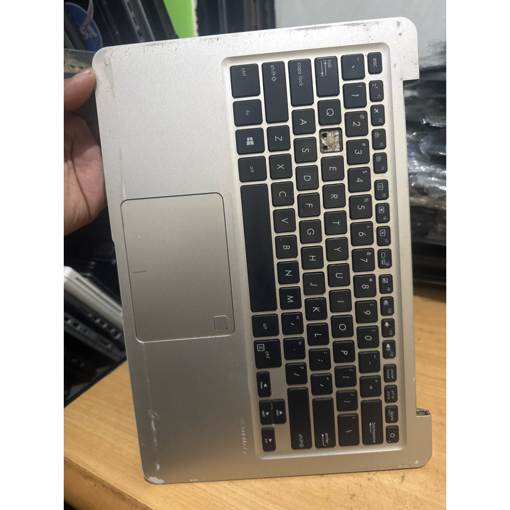casing Asus vivobook S410U kondisi sesuai poto