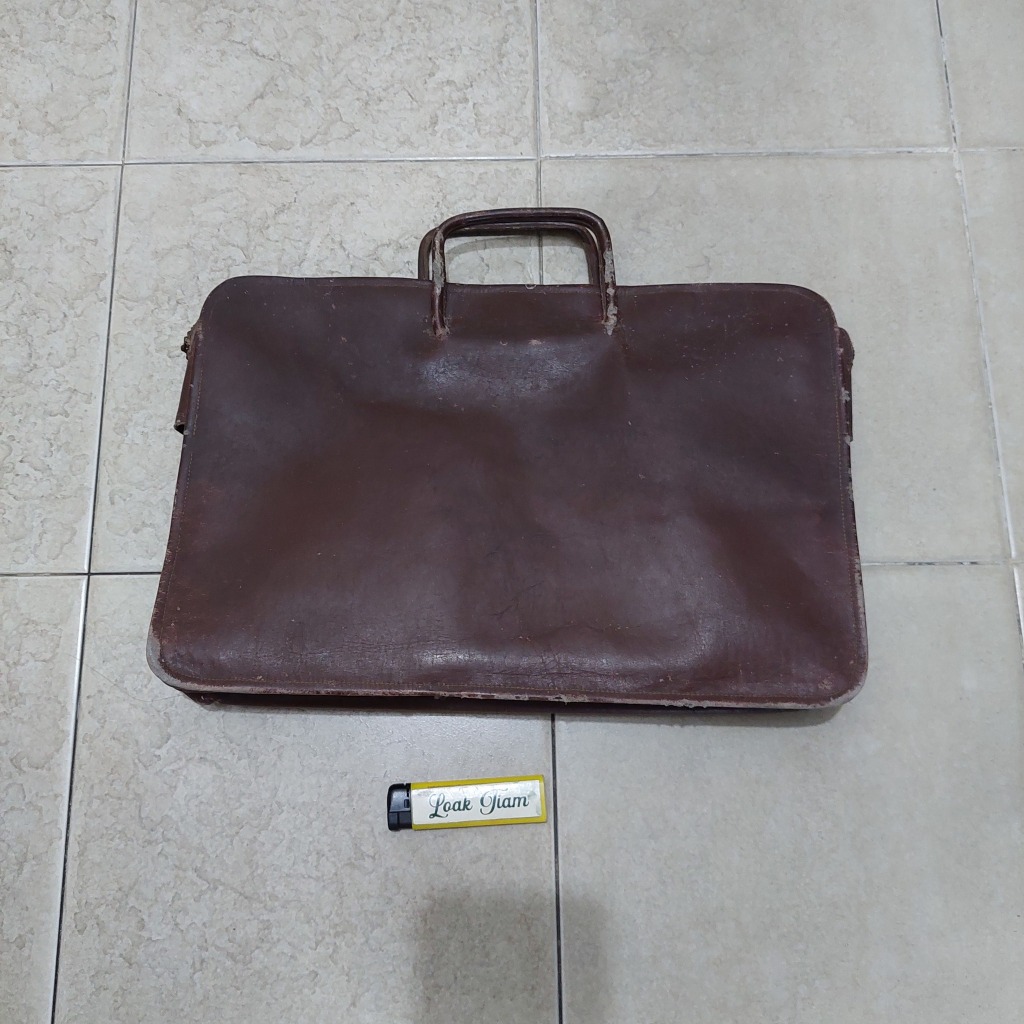 pajangan tas kulit briefcase vintage KUSAM RONGSOK