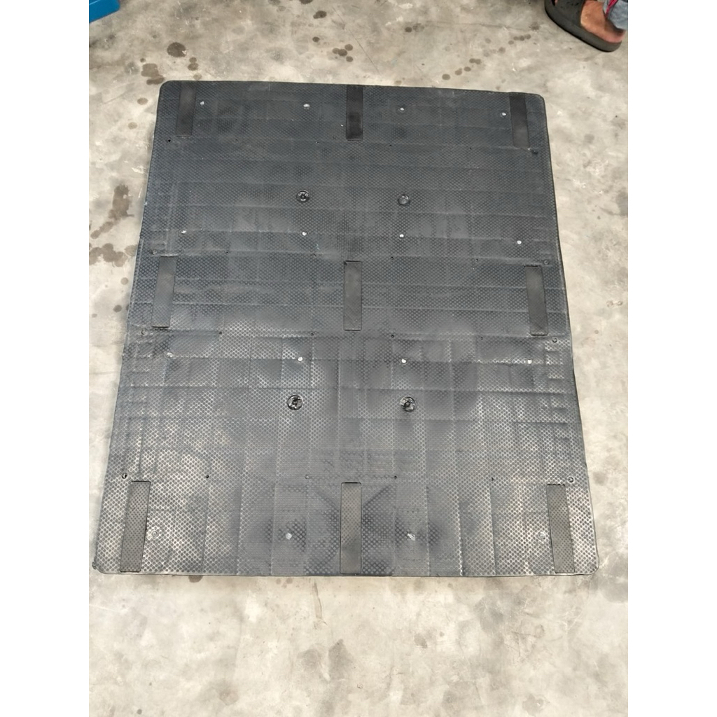 palet plastik flat 120x100x15 hitam