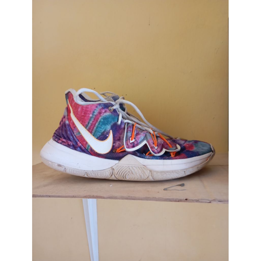 Nike Kyrie 5 Multicolor.