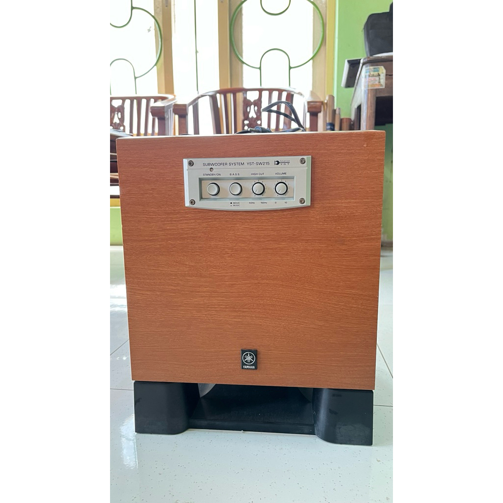 Subwoofer Yamaha YST-SW215