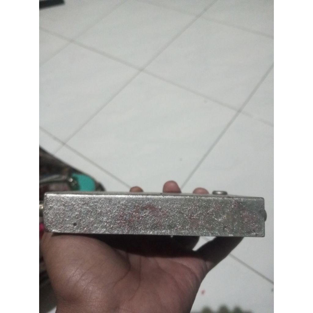 Pemancar TV bisa UHF dan VHF band frequensi...kondisi normal siap dipakai..Tegangan DC 12Volt