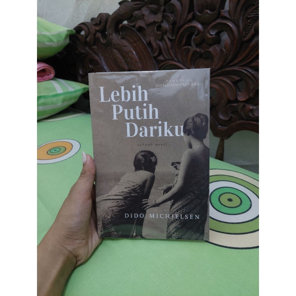 LEBIH PUTIH DARIKU — Book, Buku, Novel — PRELOVED