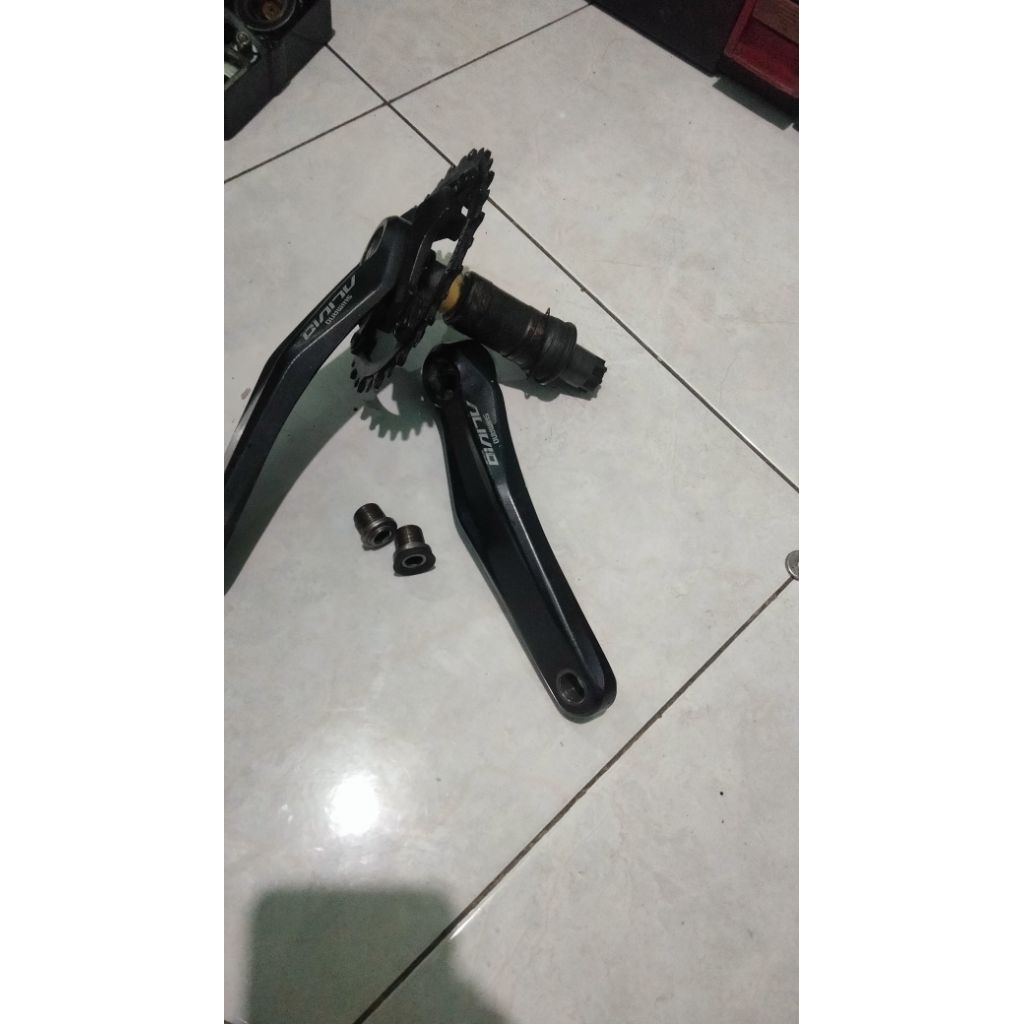 crankset Shimano Alivio ht1