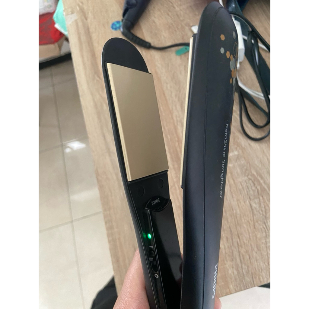 Catok Rambut Philips Kerashine