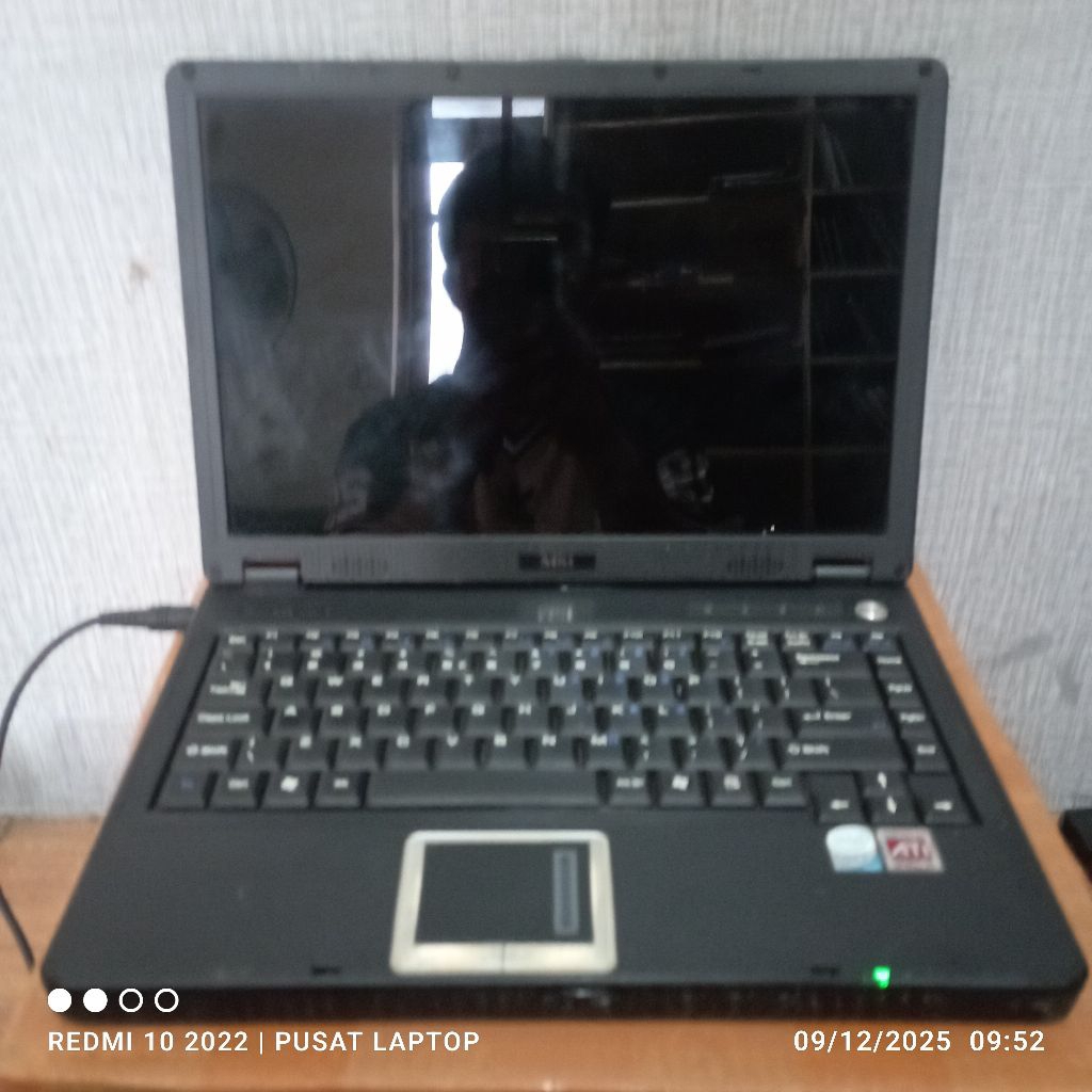 Laptop MEGABOOK MSI MS-1024 prosesor Intel Core Duo Lcd14in Mesin hidup indikator anggap mati gambli