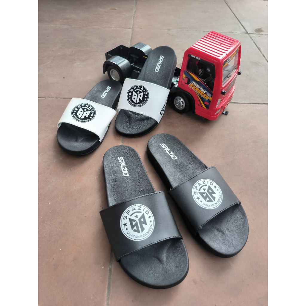 Spazio Sandal slop cowok empuk anti slip