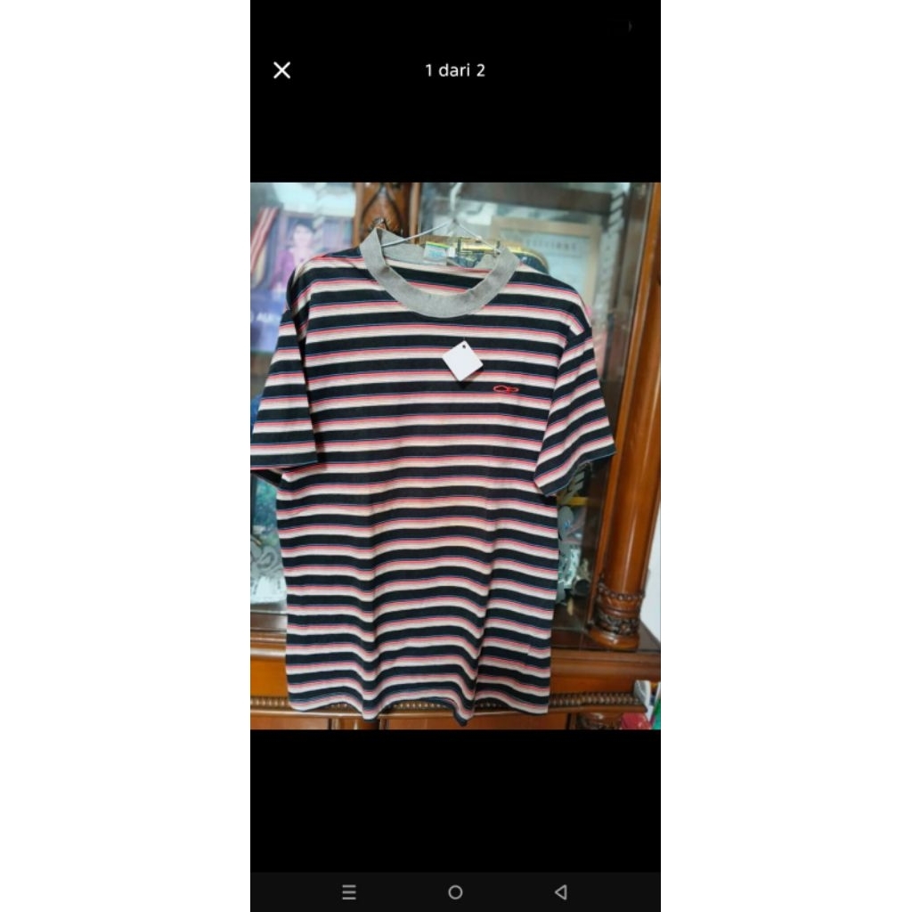 Kaos Garis Tanpa Kerah