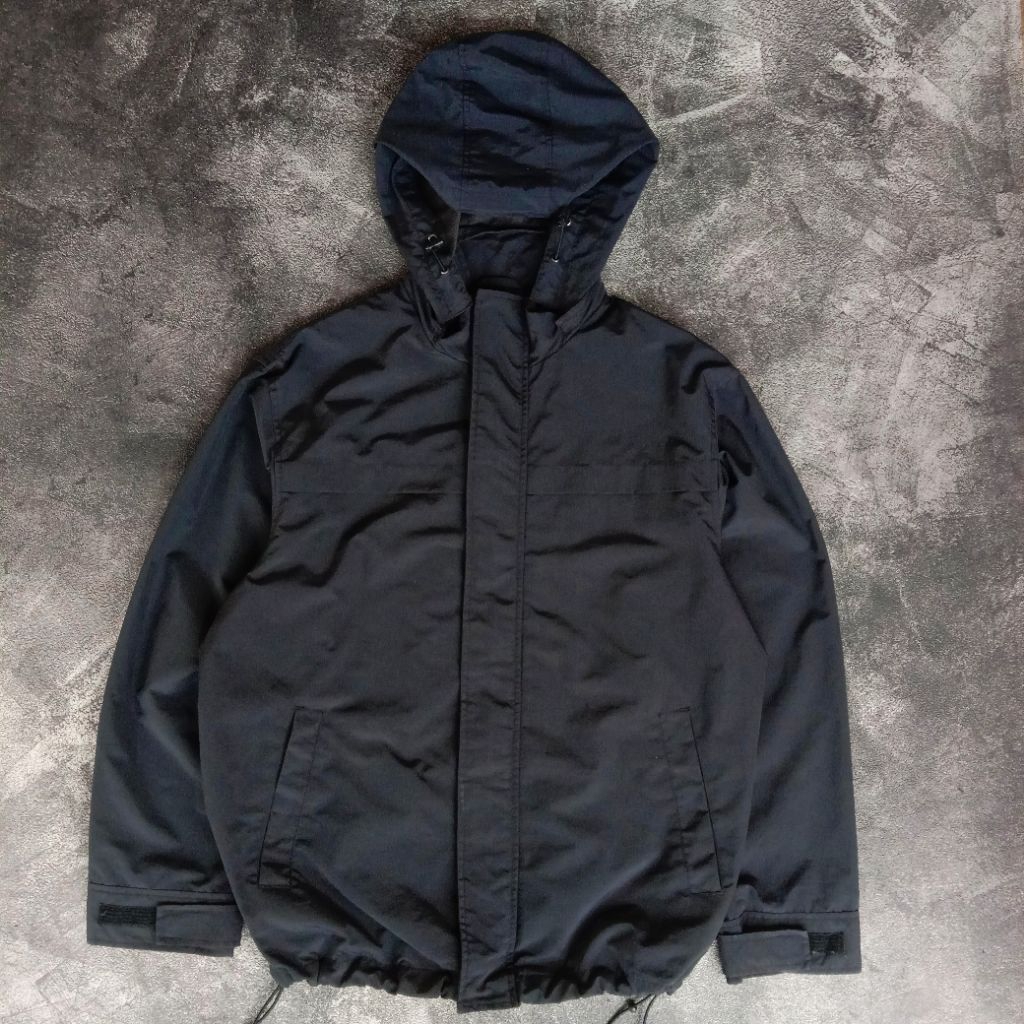 Uniqlo Outdoor jacket Hitam original, jaket semi outdoor Uniqlo hitam original, windbreaker jacket U