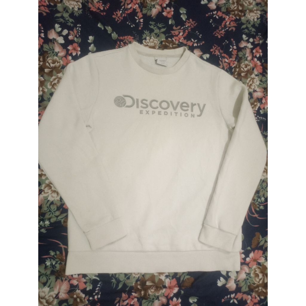 cn, crewneck, sweater discovery expedition warna putih, size M