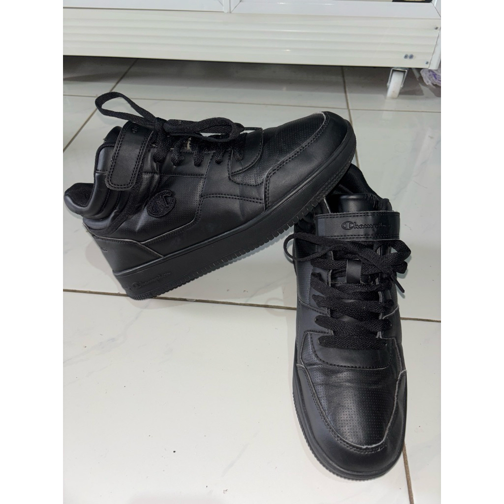 Sepatu champion high full-black size 43/275