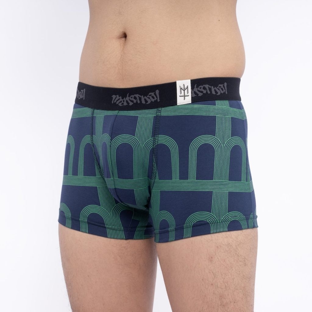 MATERNAL DISASTER - UWR 147 BOXER