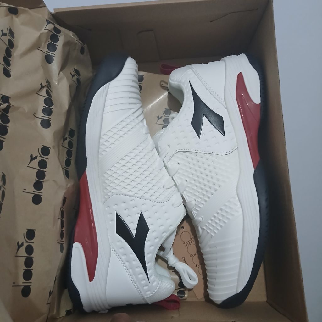 Diadora White Sepatu Tennis Original Bulutangkis Badminton Tenis Shoe