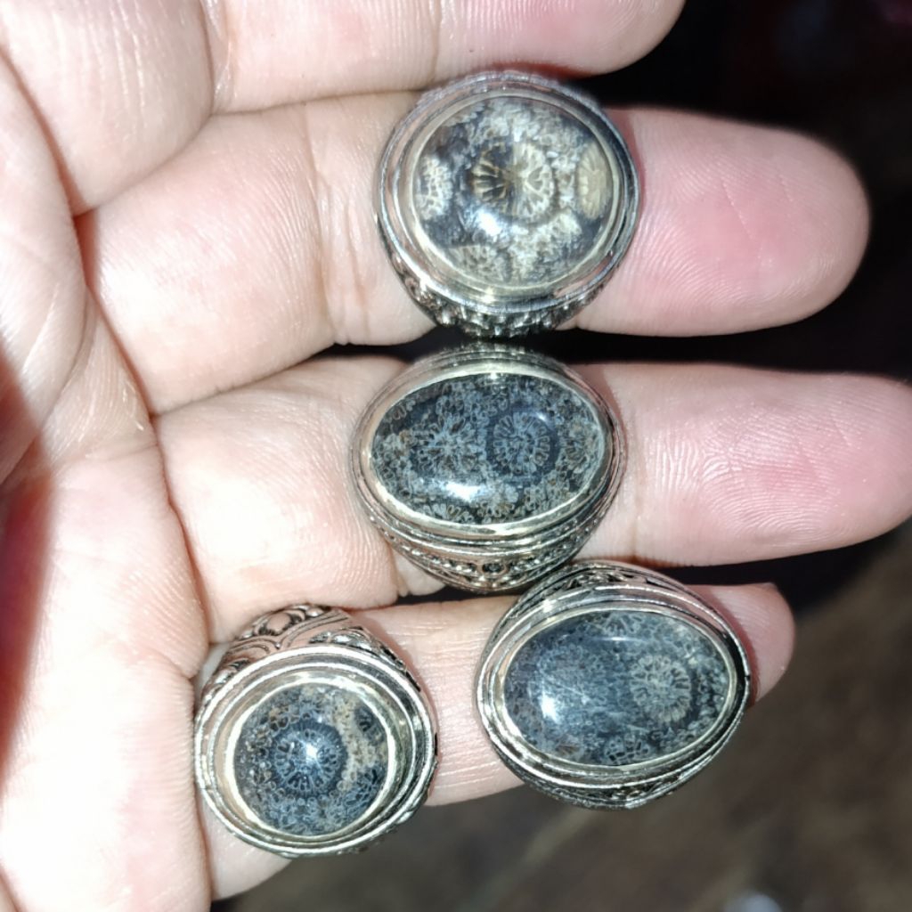 CA 267 Cincin Akik Batu Motif Teratai Hitam Tembus Senter Alpaka super Joss