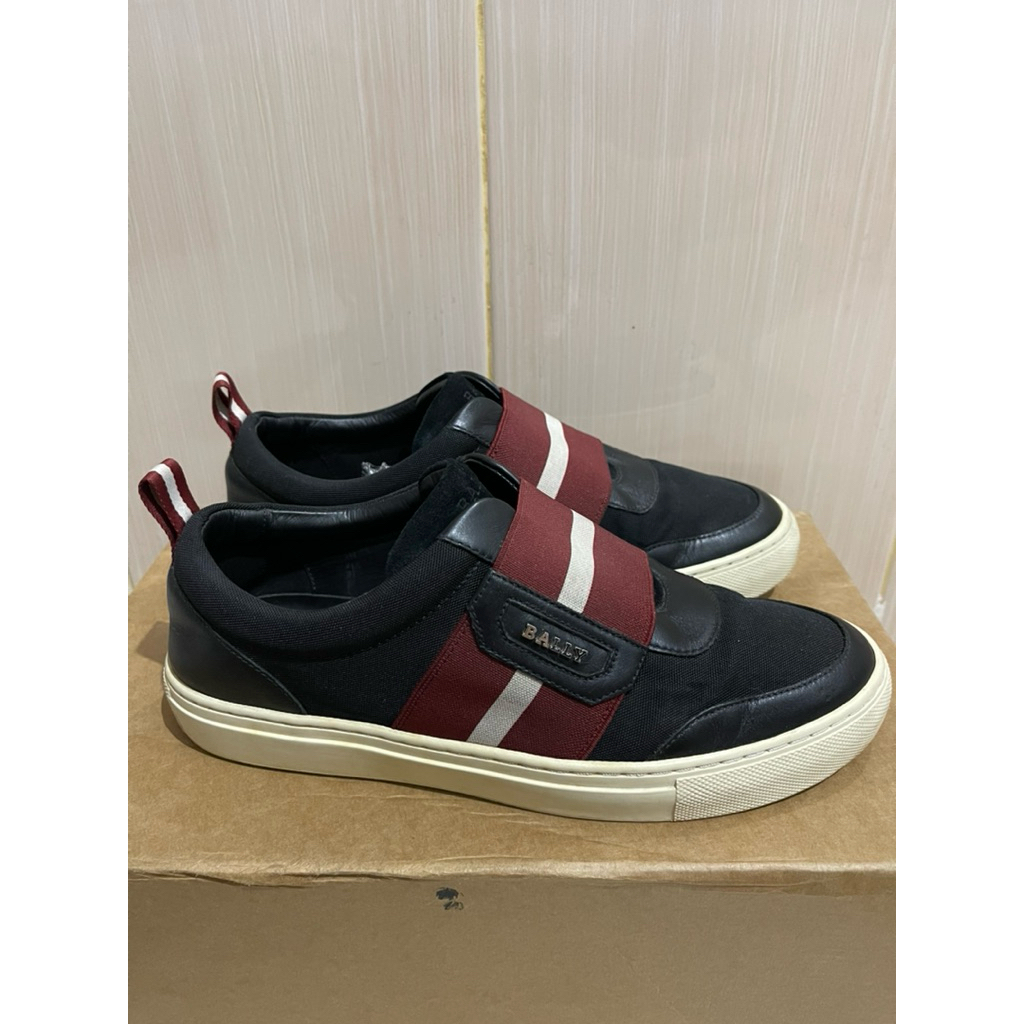 Sepatu Bally