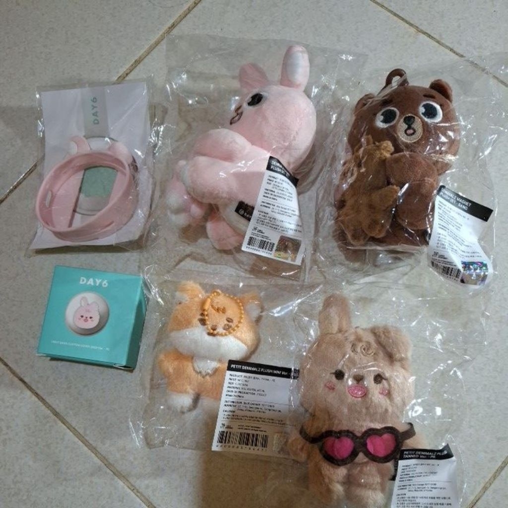 [READY STOCK] DENIMALZ OFFICIAL DAY6 MAGNET PLUSH SET PLUSH MINI TANNED HANDWARMER PLUSH MINI BAGCHA