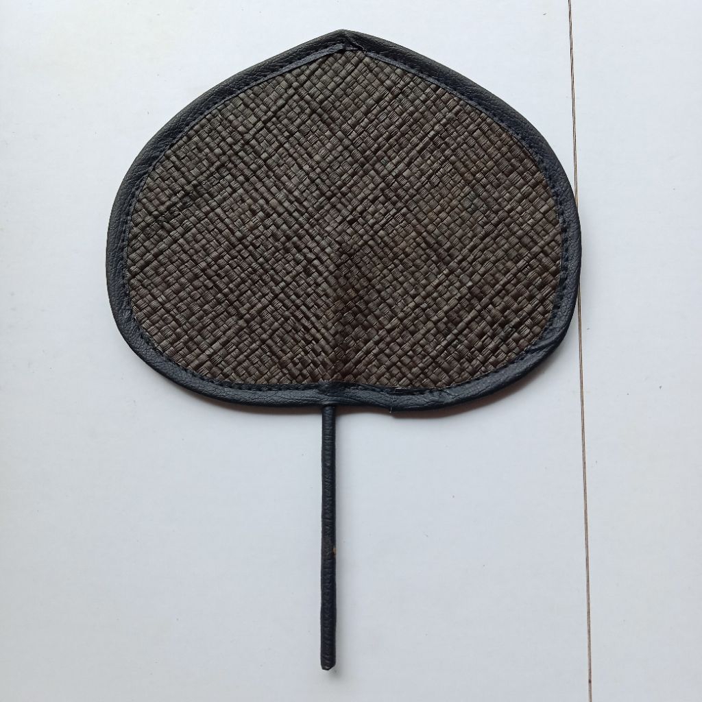 Kipas anyaman pandan / Kipas pandan / Kipas Love padan / Kipas pandan love / Souvenir / Souvenir per