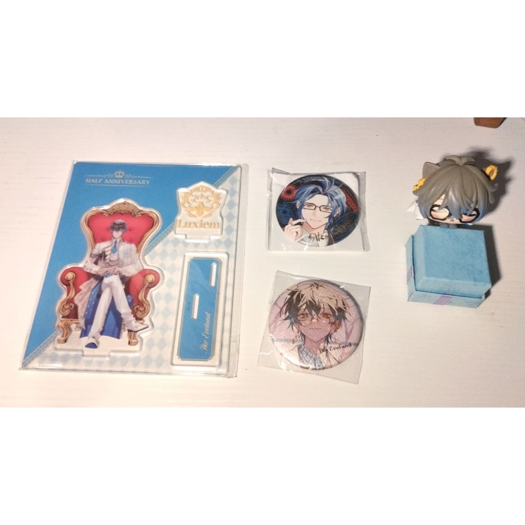 NIJISANJI EN - Ike Eveland Luxiem Half Anniversary Standee , Ike Eveland Spring Bloom Badge , XSOLEI