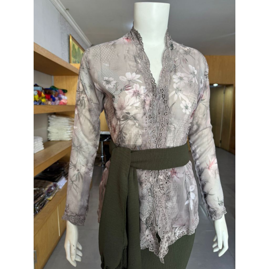 Kebaya bordir sifon