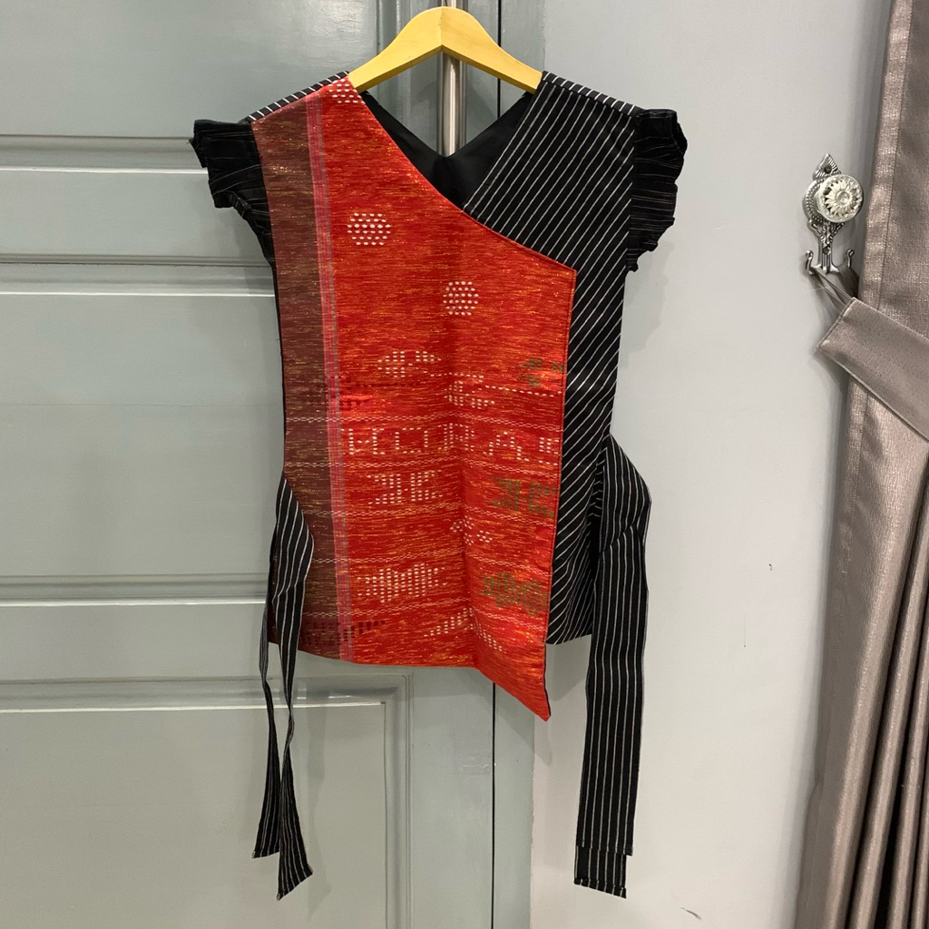 Outer Asimetris Ulos Batak