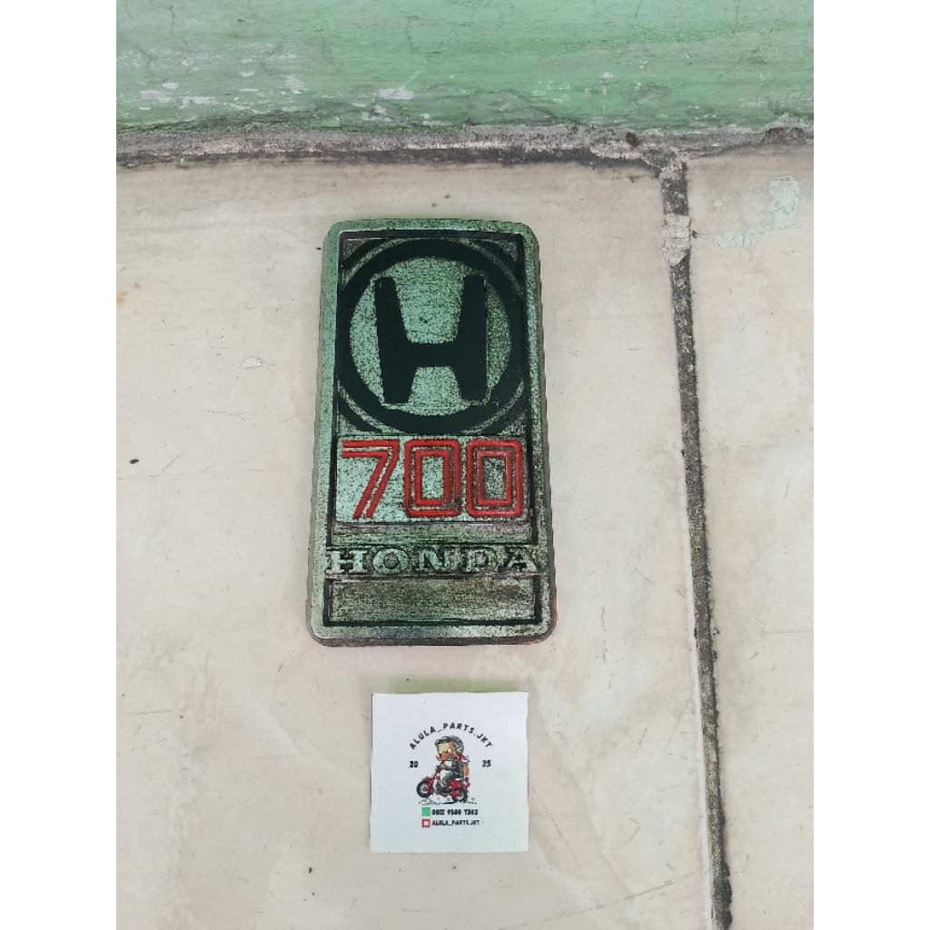 Emblem Dasi Depan Supercub Supercup C700 C800 original