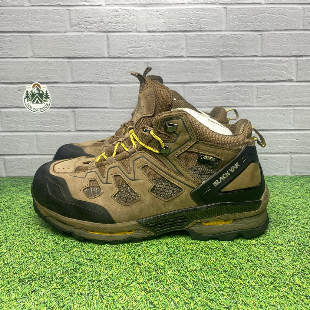 sepatu outdoor hiking gunung BlackYak Brown Goretex Size 42,5
