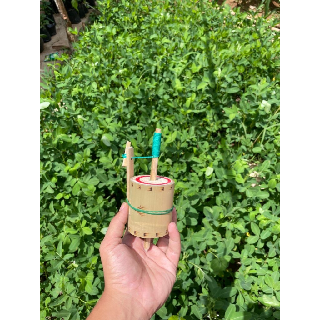 Mainan gangsing bambu