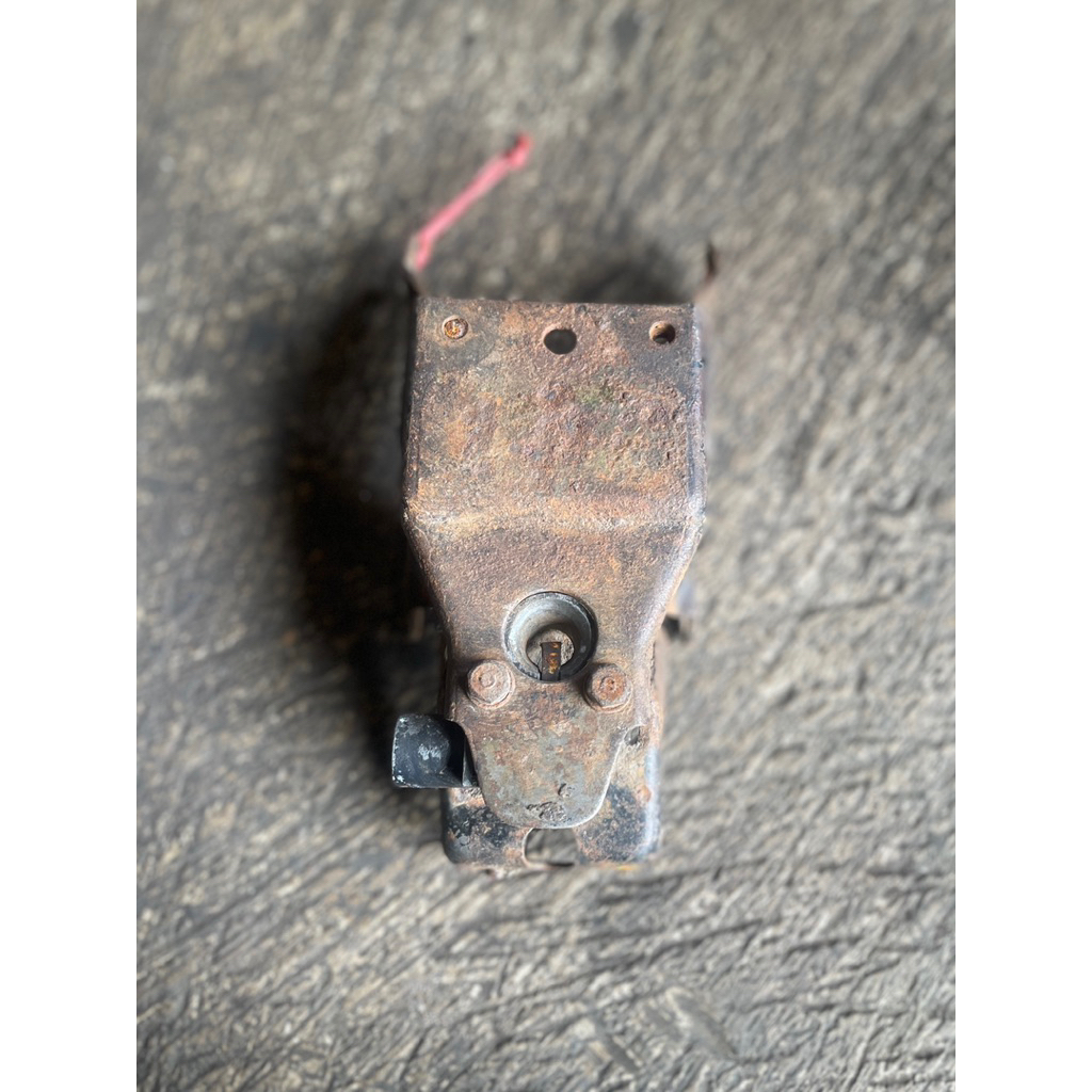 pangkon dudukan buntut spakbor belakang c700 c800 supercup ori copotan minus ada keropos