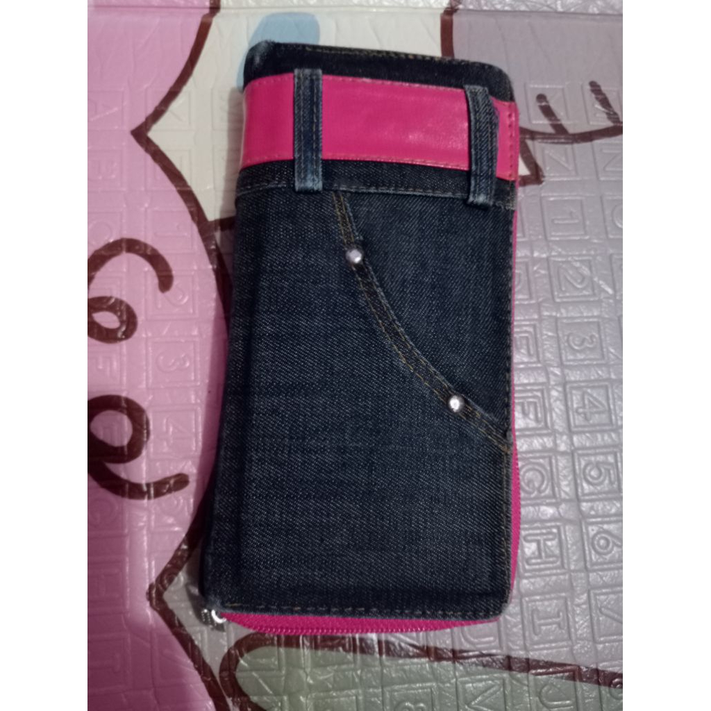 dompet levis (bekas pakaian)