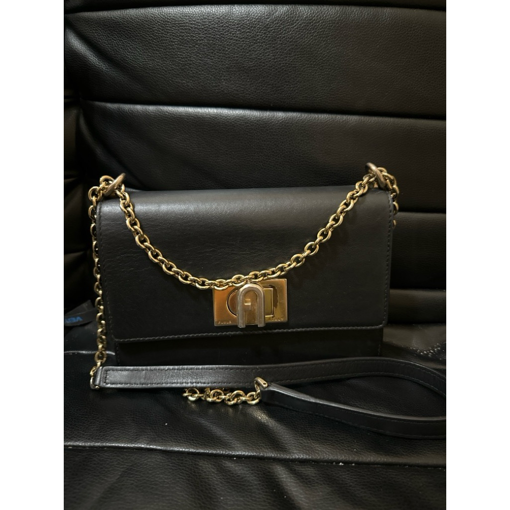 Preloved Furla Sling black