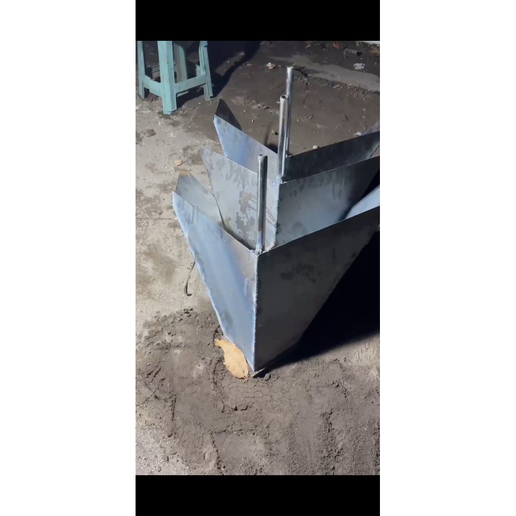 Ridger Tractor Rotary – Pembuat Guludan Tanah untuk Tebu