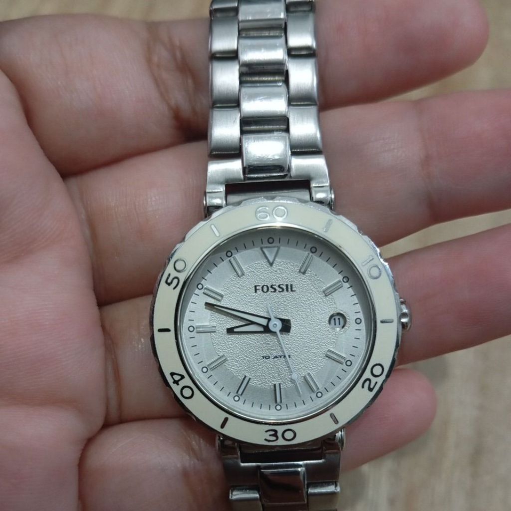 B1 J025 - Jam tangan Wanita Ocil Silver Preloved