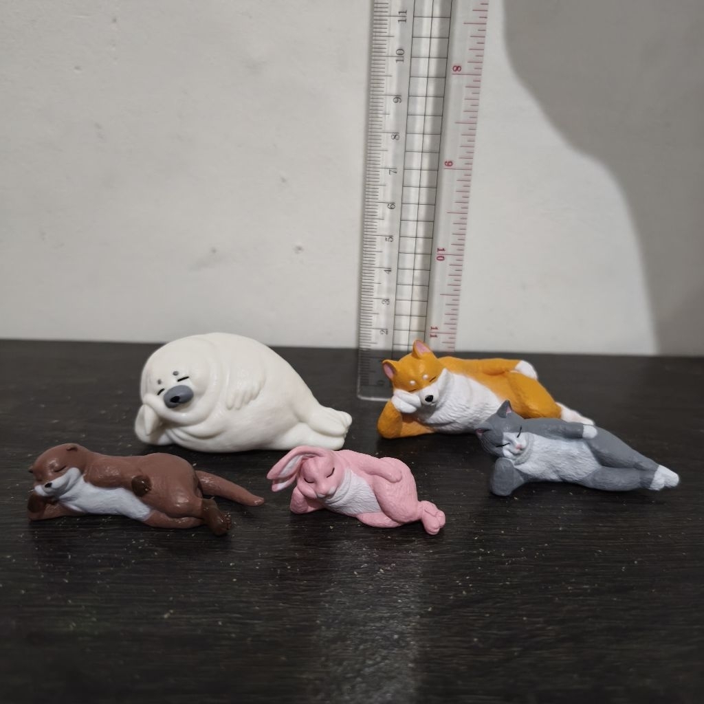 Set Sleeping Figure Animals isi 5 anjing laut, anjing shiba, kucing Abu, berang², kelinci Pink Origi
