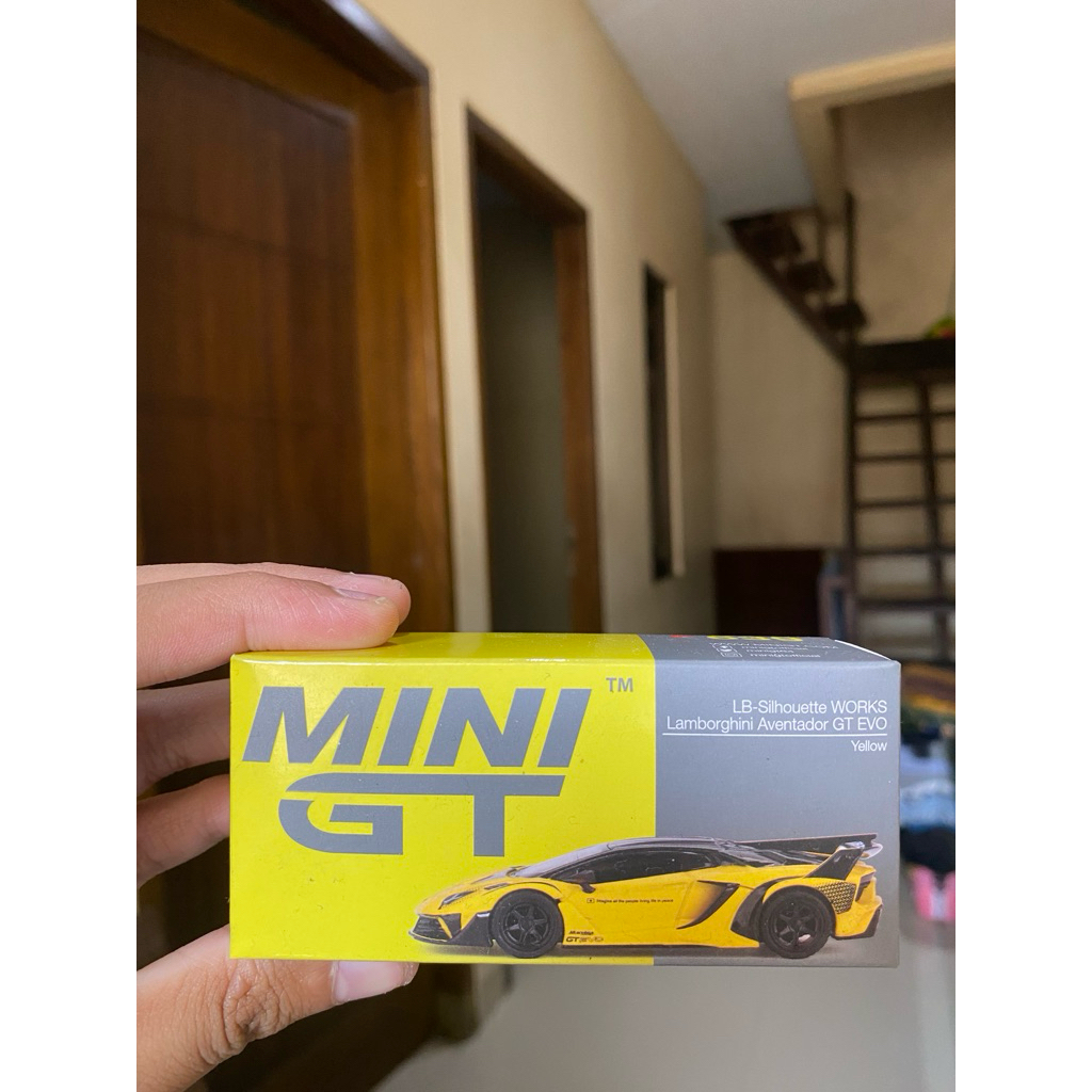 Mini GT Lamborghini Yellow