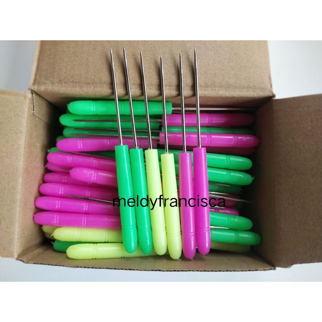 1 Box isi 100 pcs Alat Penusuk Pelubang Jahit Kain atau sepatu / JARUM PENANDA KAIN / JARA / JARUM K