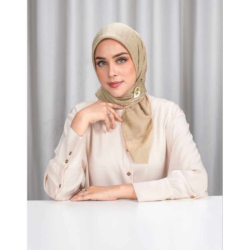 Everyday Tapis Embossed 2.0 Buttonscarves